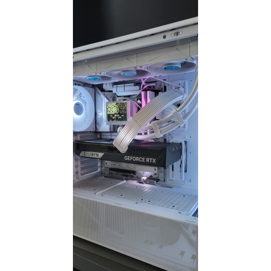 Komputer do gier oraz pracy 217 INF AMD PRO Ryzen 7 7800X3D 48GB DDR5 RTX 5080 16GB 2TB 1200W W11Pro biała